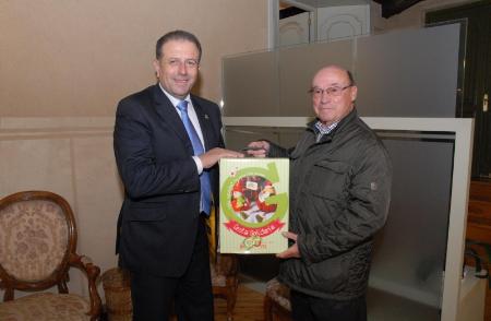 Imagen Los segovianos han adquirido 450 cestas solidarias con alimentos de Segovia